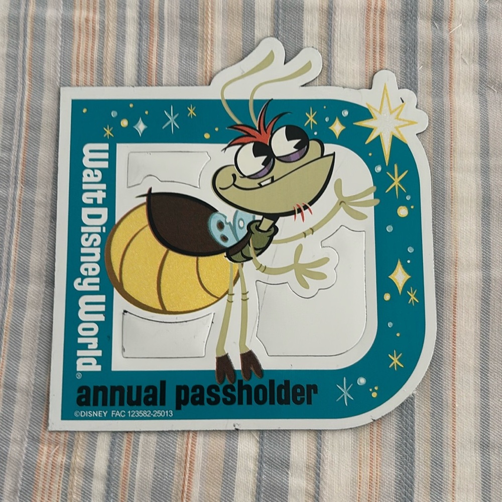 Disney annual passholder magnet - Ray from Princess and the Frog